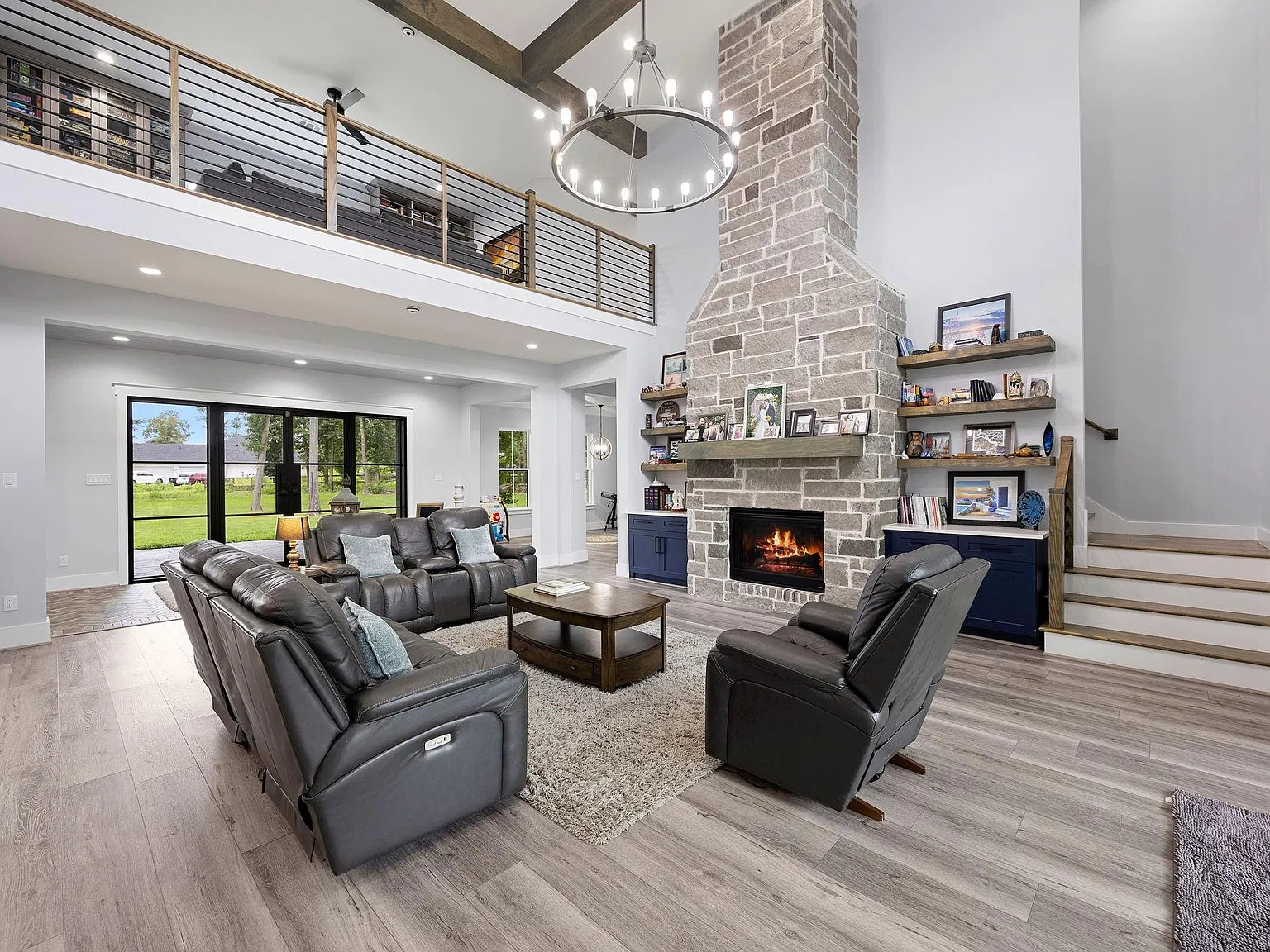 4 bed, 4.5 bath, 6861 sqft, $7,900 — Photo 3