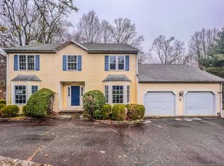 20 Longview Dr, Stratford, CT 06614