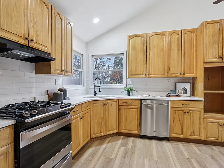 1357 S Lake Sherwood Dr — Photo 11