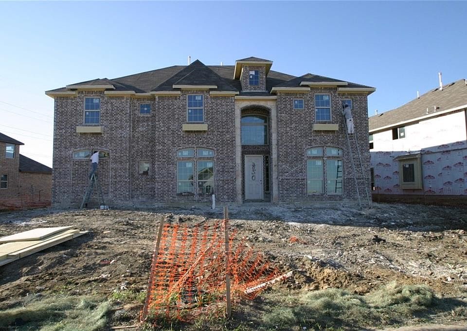 1st image of 2050 Menominee Dr