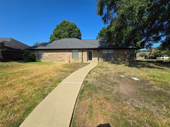 200 Lakewood Dr, Longview, TX 75604
