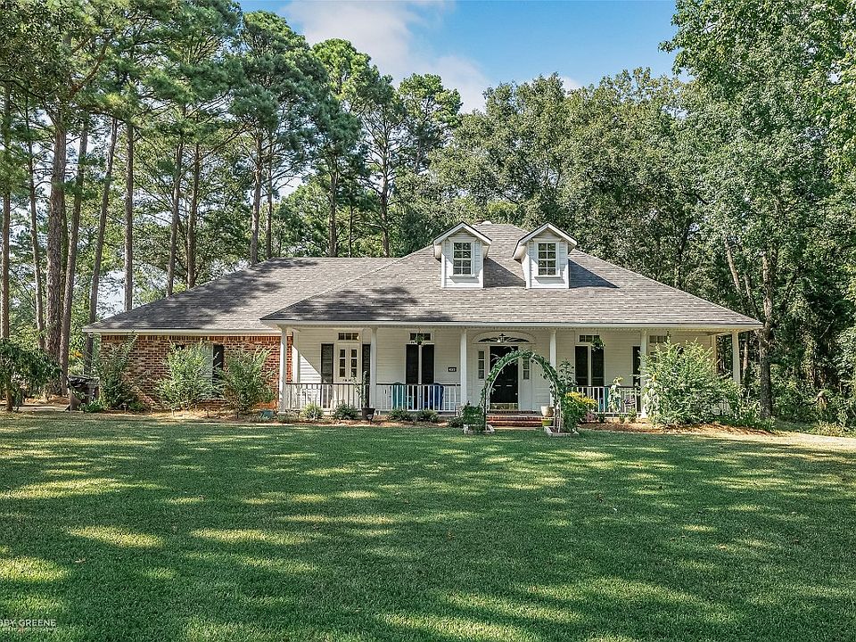 1st image of 2098 Woodlake Dr