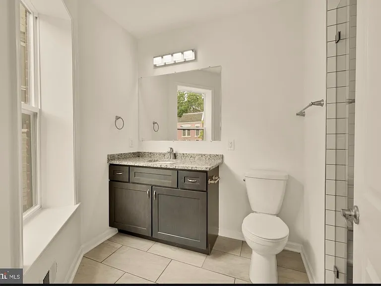 760 Gresham Pl NW — Photo 18
