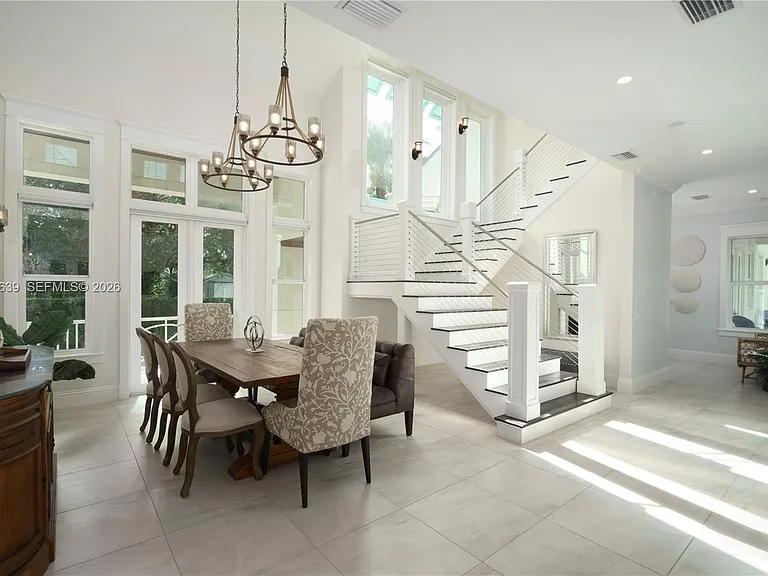 545 SW Indianola St — Photo 10