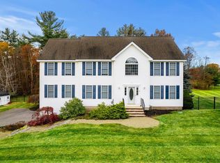15 Bunker Hill Dr, Londonderry, NH 03053