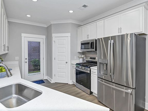 These photos are representative of this floor plan, but all options may not be available in every co