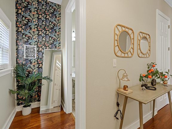 5th image of 5697 Burnside Cir