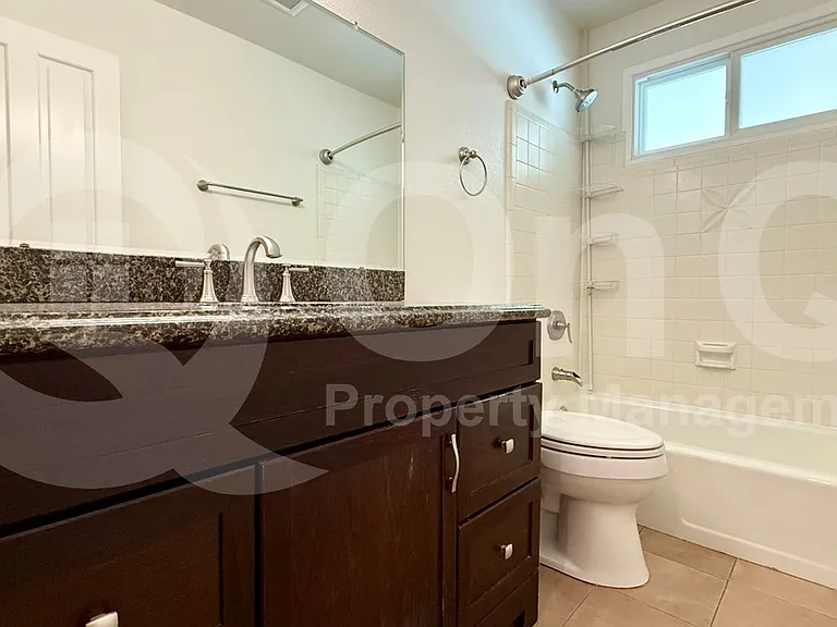 2436 E Fairmont Dr — Photo 15