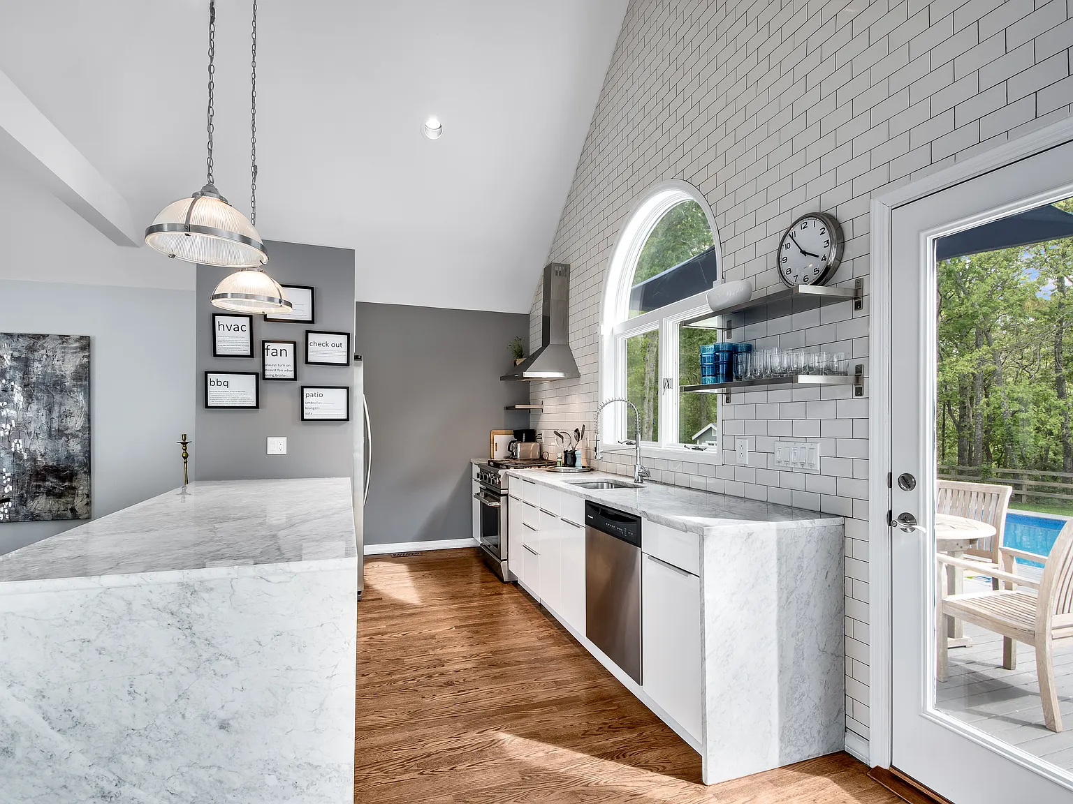 Chic Designer Bridehampton Home — Photo 3