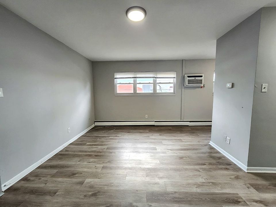 2nd image of 708 E Main St #3