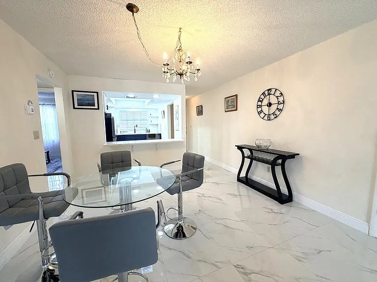 7050 Nantucket Cir #6 — Photo 5