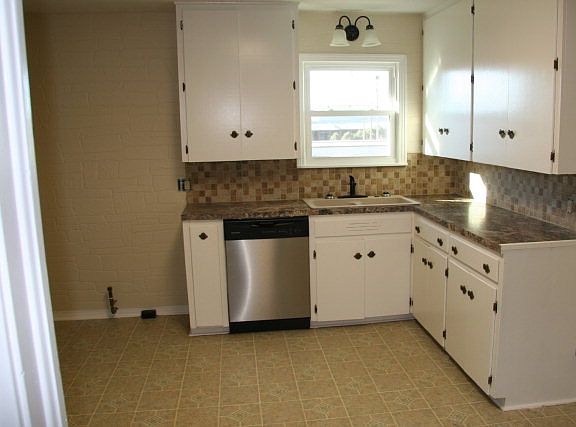 2nd image of 817 E 16th St