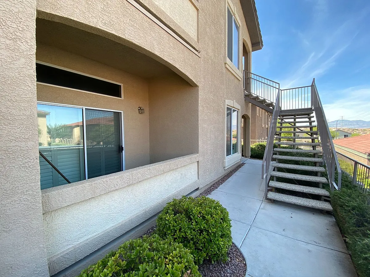 Building Photo - 3541 Desert Cliff St #101