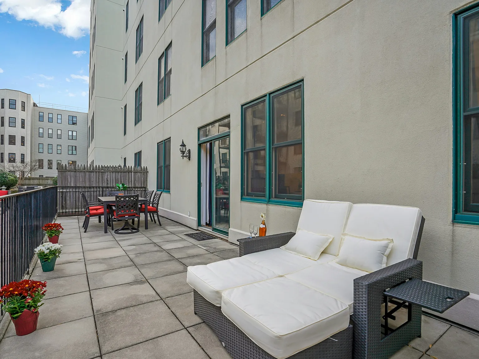 2 bed, 1101 sqft, $4,750 — Photo 1