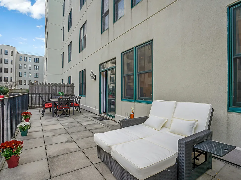 915 Madison St #2F