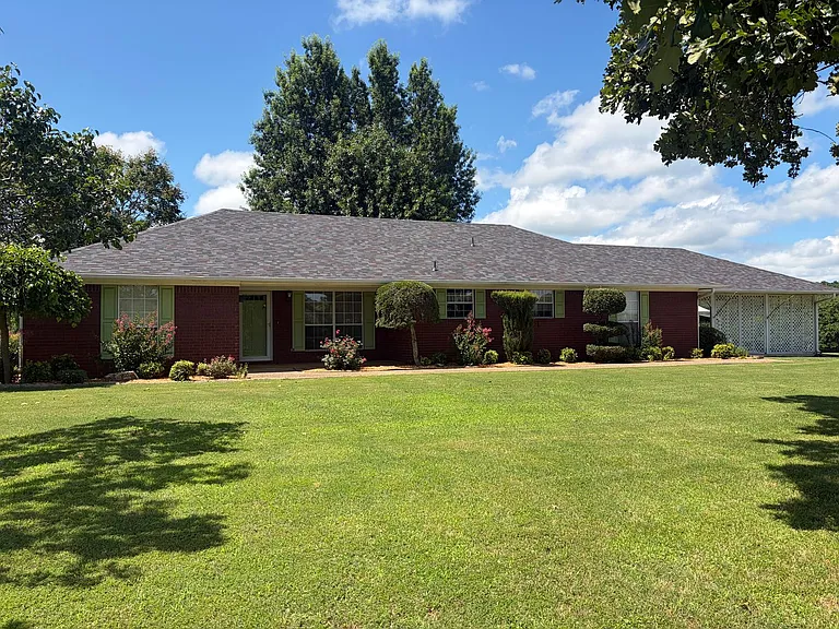3606 Highway 71 E — Photo 2