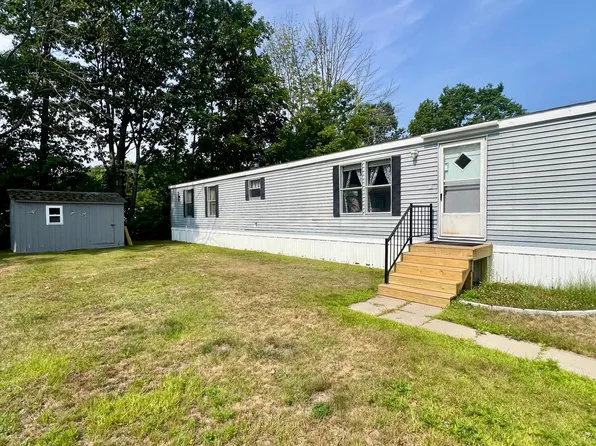 40 Circle Drive, Lewiston, ME 04240