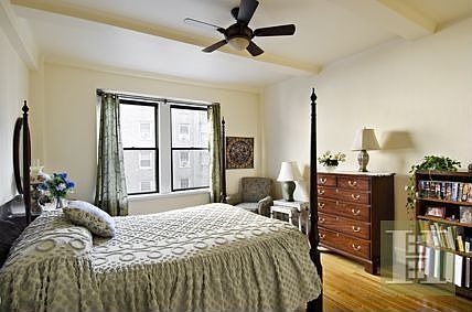 4th image of 120 W 70th St APT 4A
