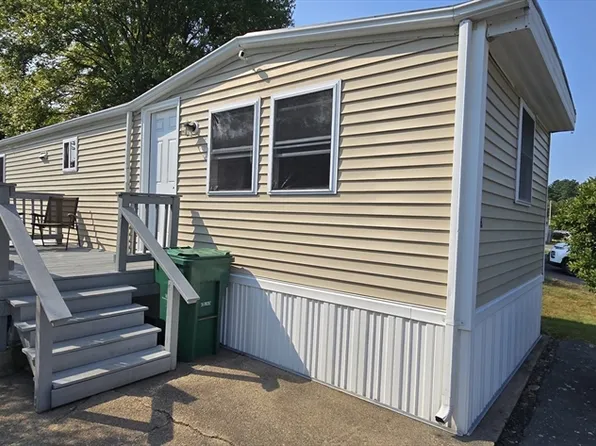 250 Mansfield Ave #16, Norton, MA 02766