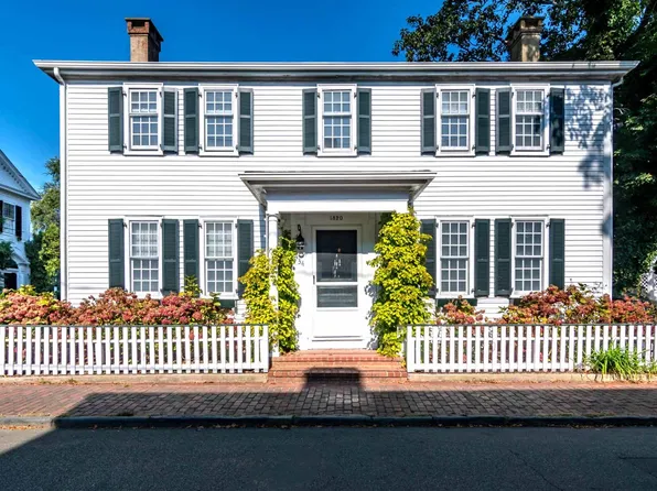 34 School St, Edgartown, MA 02539