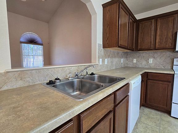 4th image of 2807 John Porter Dr