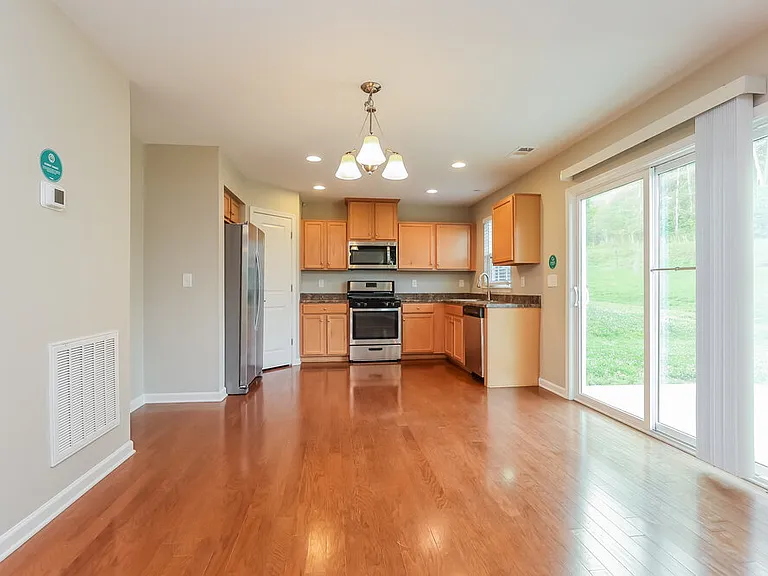 408 Parmley Ln — Photo 6