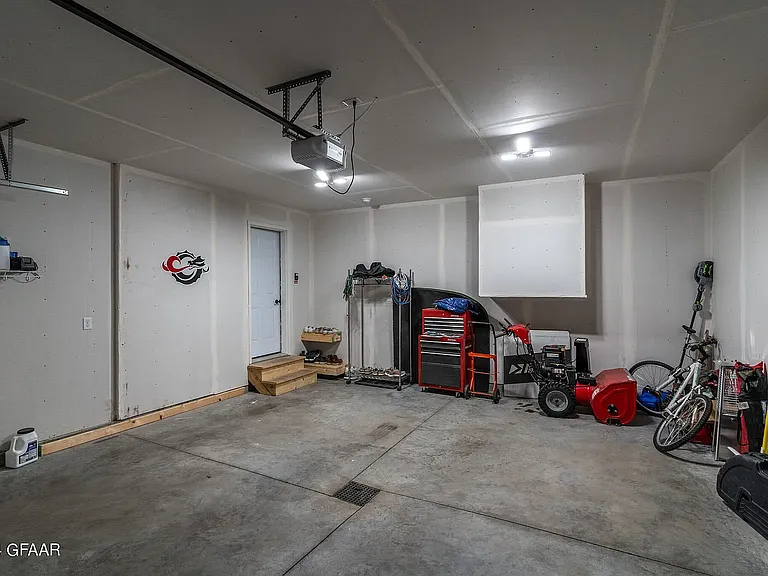 921 David Dr — Photo 21