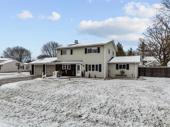 1298 Glenview Dr, Neenah, WI 54956