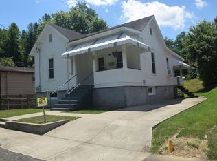 304 Park Dr, Mannington, WV 26582