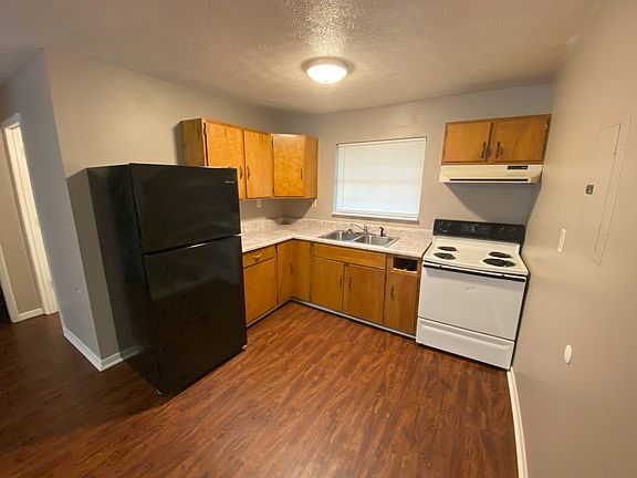 208 Waltham - Kitchen