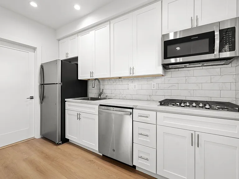 2105 Camden Ave — Photo 3