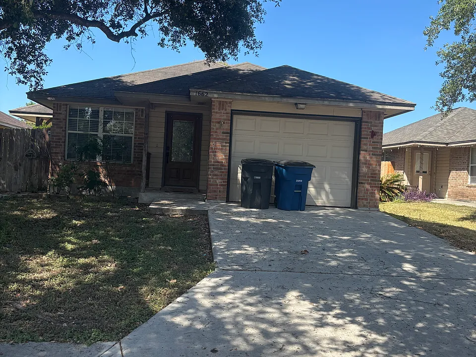 1662 Honeysuckle Ln