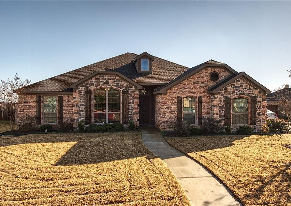 1st image of 221 Nocona Dr