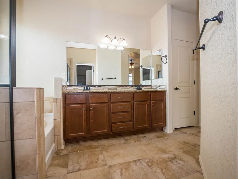278 Bainbridge Dr — Photo 24