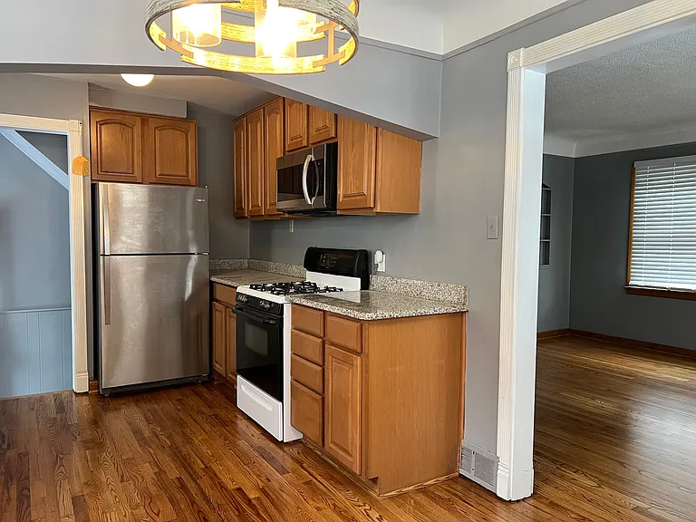 1127 Hoffman Ave — Photo 6