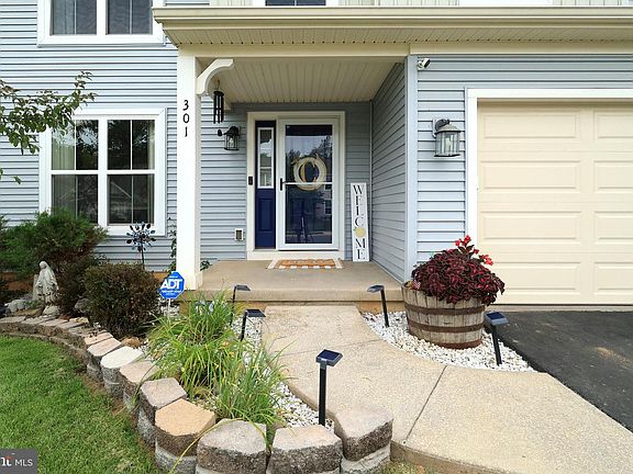 3rd image of 301 Amberleigh Ln