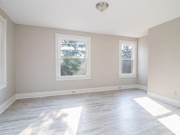 5th image of 637 Hawthorne Ave #2