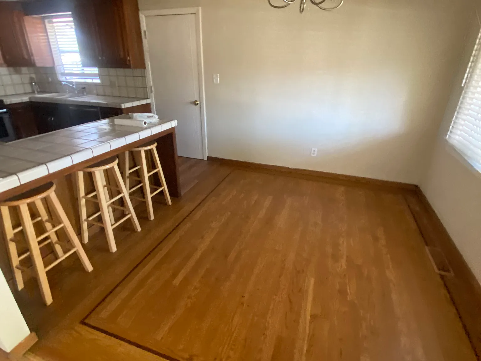 3 bed, 1.5 bath, 1080 sqft, $5,000 — Photo 2