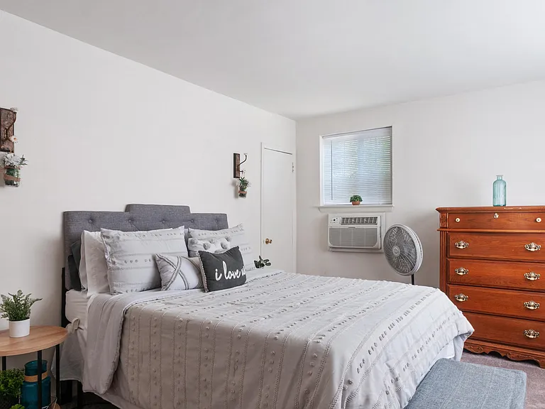 Coventry Place Apartments — Photo 10