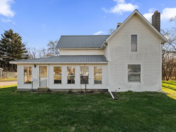 1101 N Huntington St, Syracuse, IN 46567