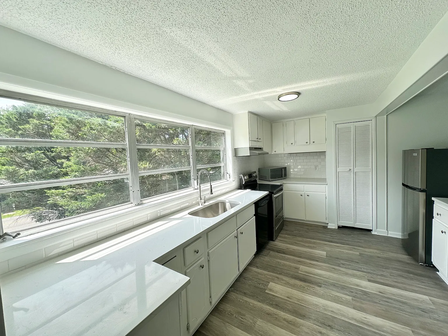 4 bed, 1302 sqft, $1,595 — Photo 2