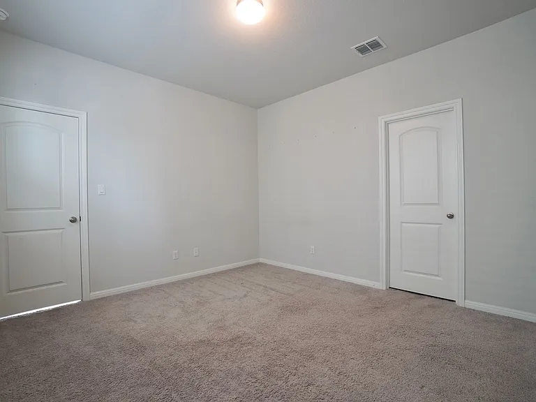 2513 Danbury Ln — Photo 16