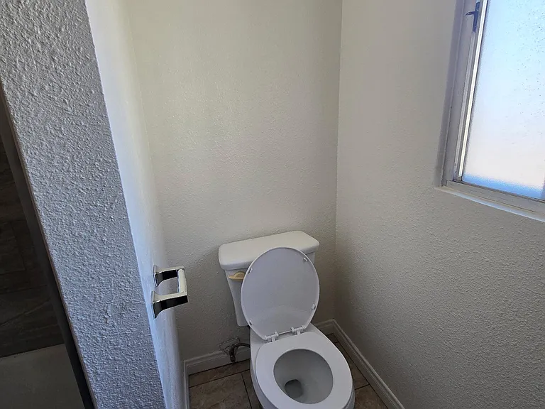 2420 Butler Ave #6 — Photo 11