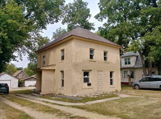 413 4th St NE, Watertown, SD 57201