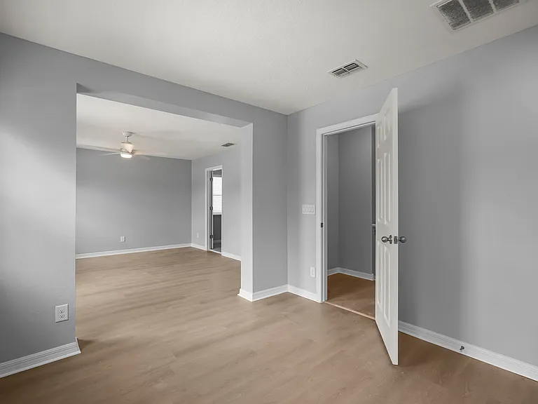 1300 Cavender Creek Rd — Photo 16