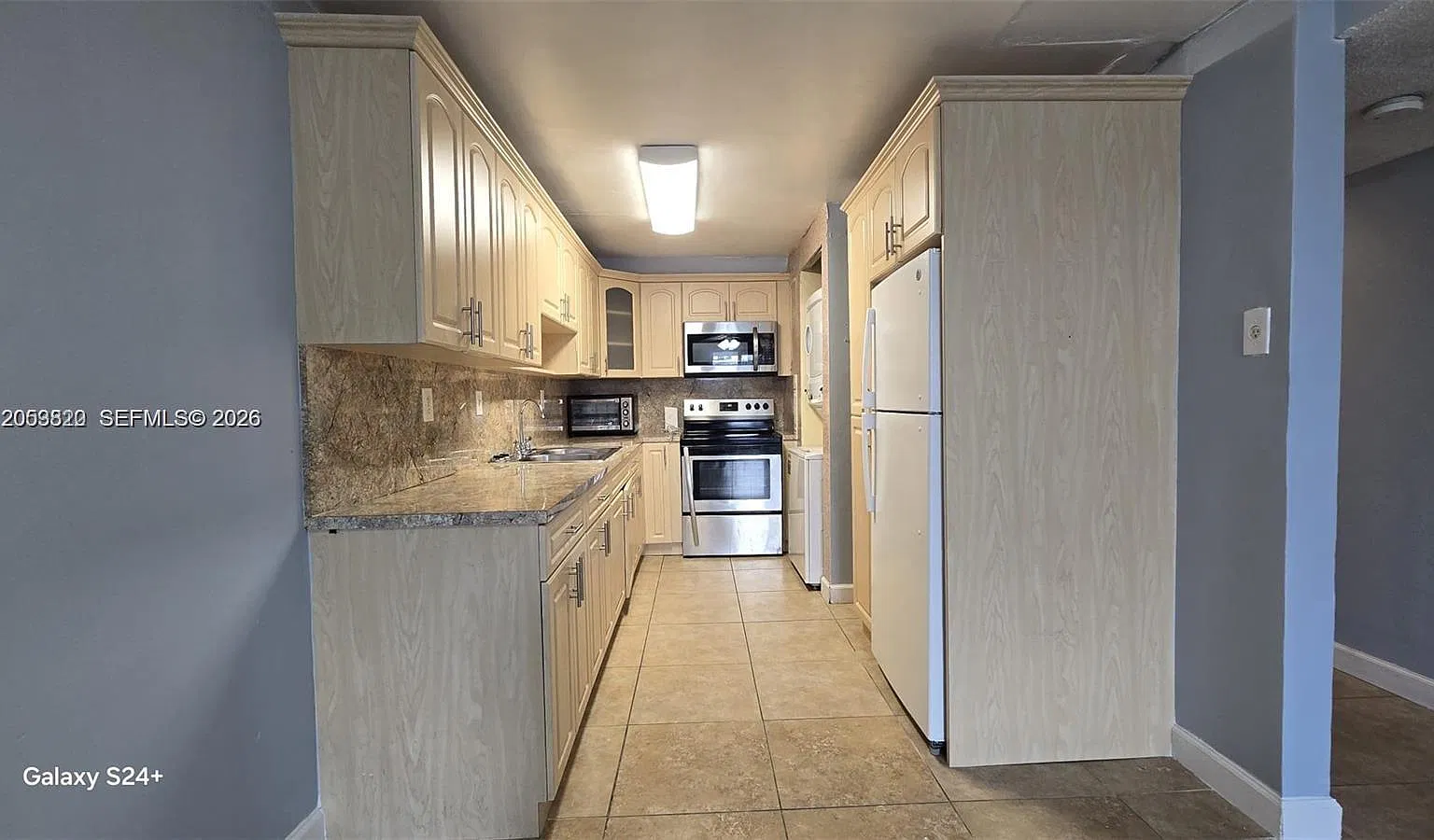 Samari Lake East Condo — Photo 2