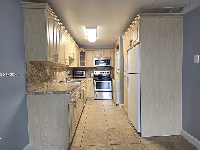 10090 NW 80th Ct #1406 — Photo 2
