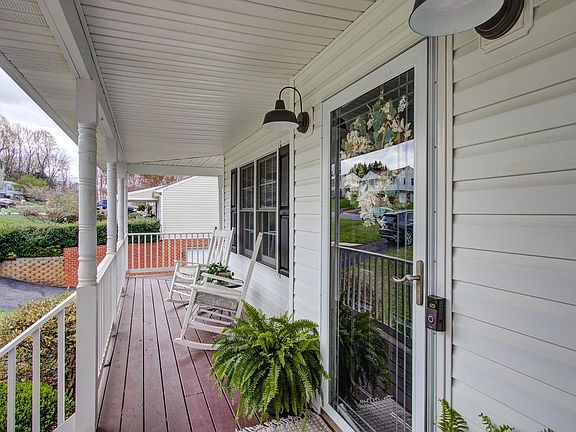 5th image of 340 Smoketree Ln