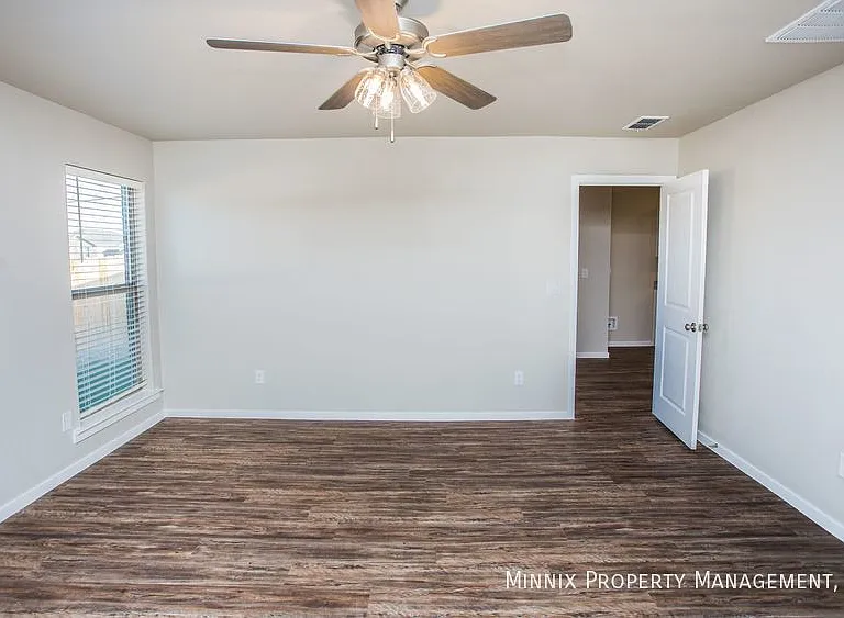 2027 Kenwood Ave — Photo 18