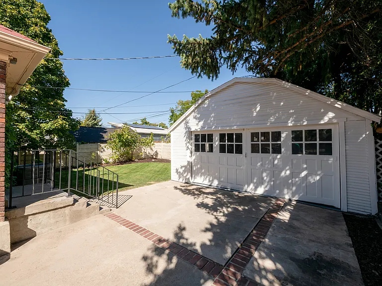 1621 E Princeton Ave — Photo 26